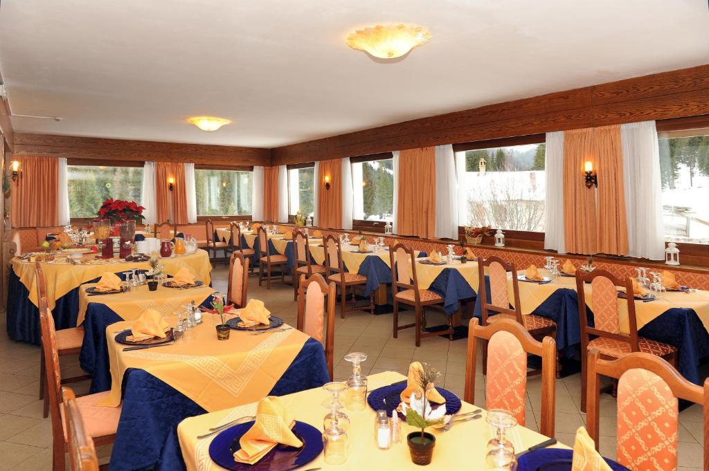 Hotel Bucaneve Moena Exterior photo